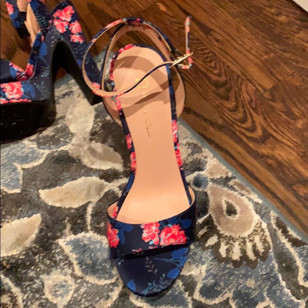 Heels - Picture 5 of 5